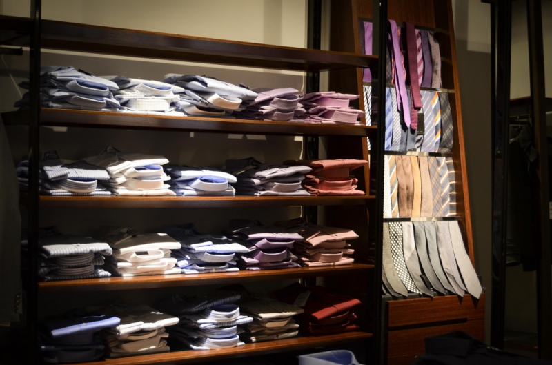 vitrine-CARCES-min_shirts_exhibition_shop_shopping_shelf_buy_business_clothing-940715